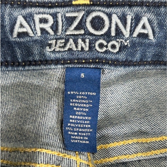 ARIZONA JEAN COMPANY Distressed Hi-Rise Bootcut Jeans Size: 5 - Picture 5 of 6